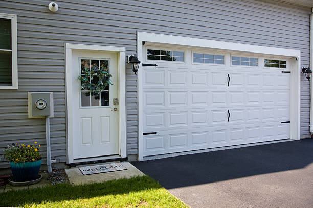 24/7 Emergency Garage Door Panel Replacement experts in Galesburg, IL